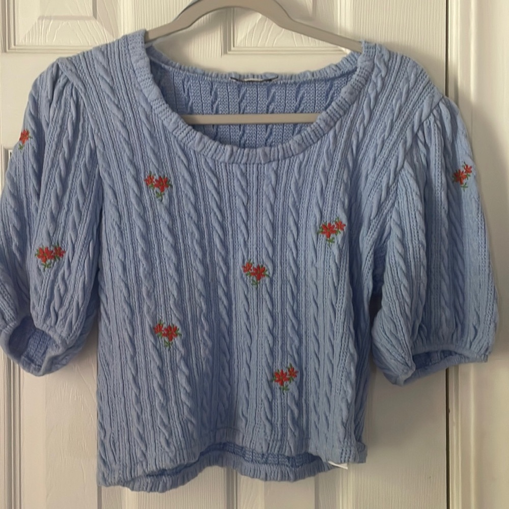 Blue zara knit top with embroidered flower details !!!